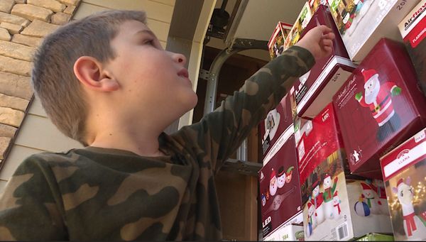 EmVP Family packs lawn with 50 Christmas inflatables